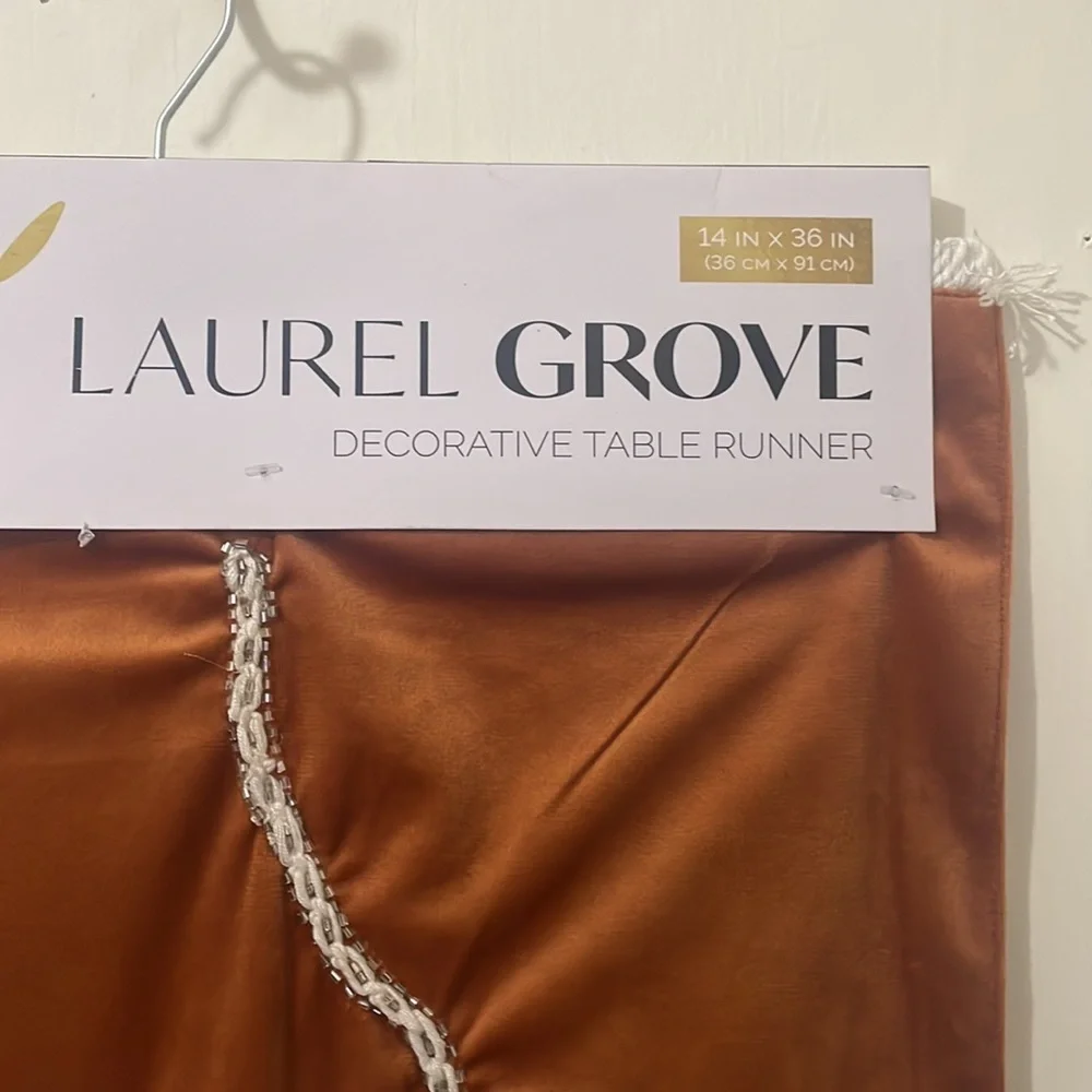 Laurel Grove table runner